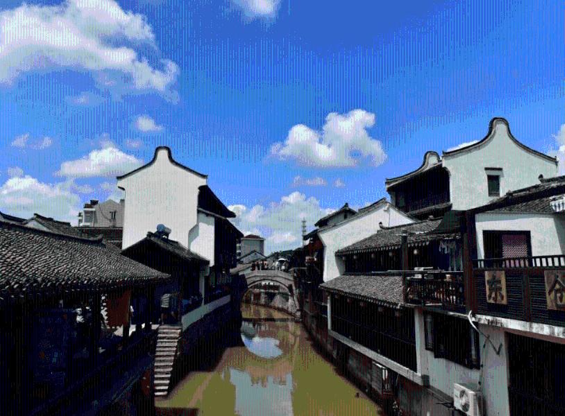 逃离废弃高校